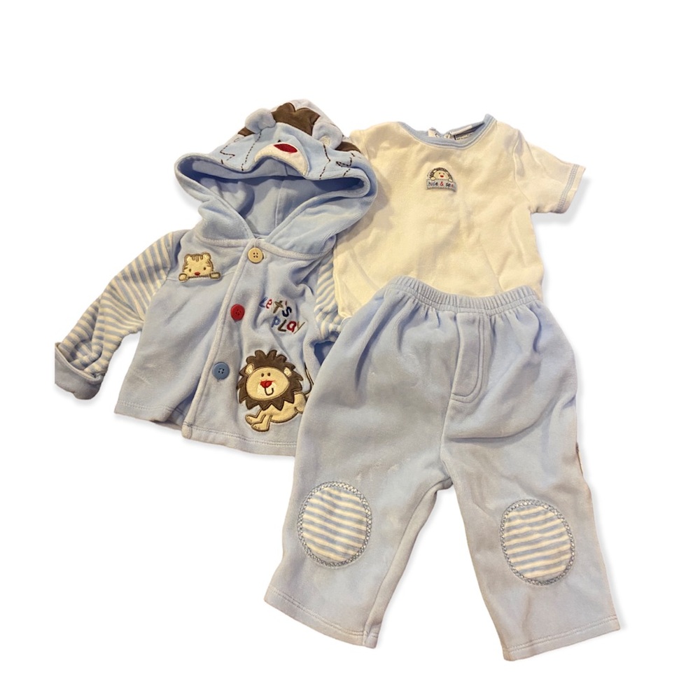 Vitamins Baby Size 6M Three Piece Fleece Outfit